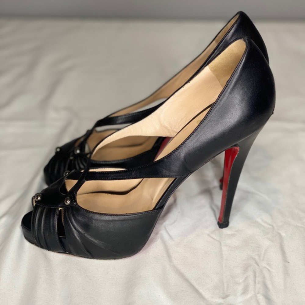 CHRISTIAN LOUBOUTIN Scissor Girl Pump